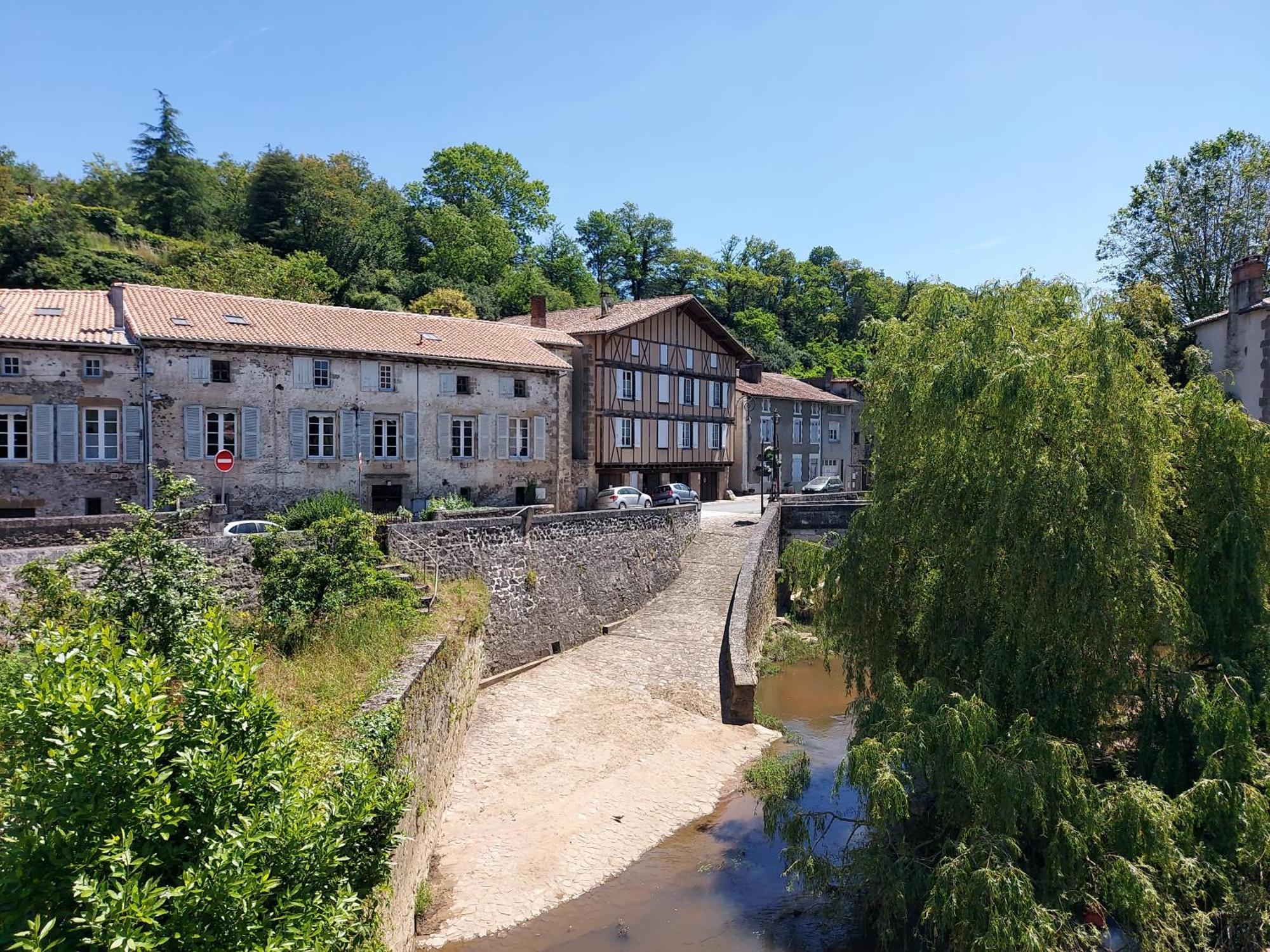 Charming Two Bedroom Gite With Beautiful Gardens Confolens Exteriér fotografie