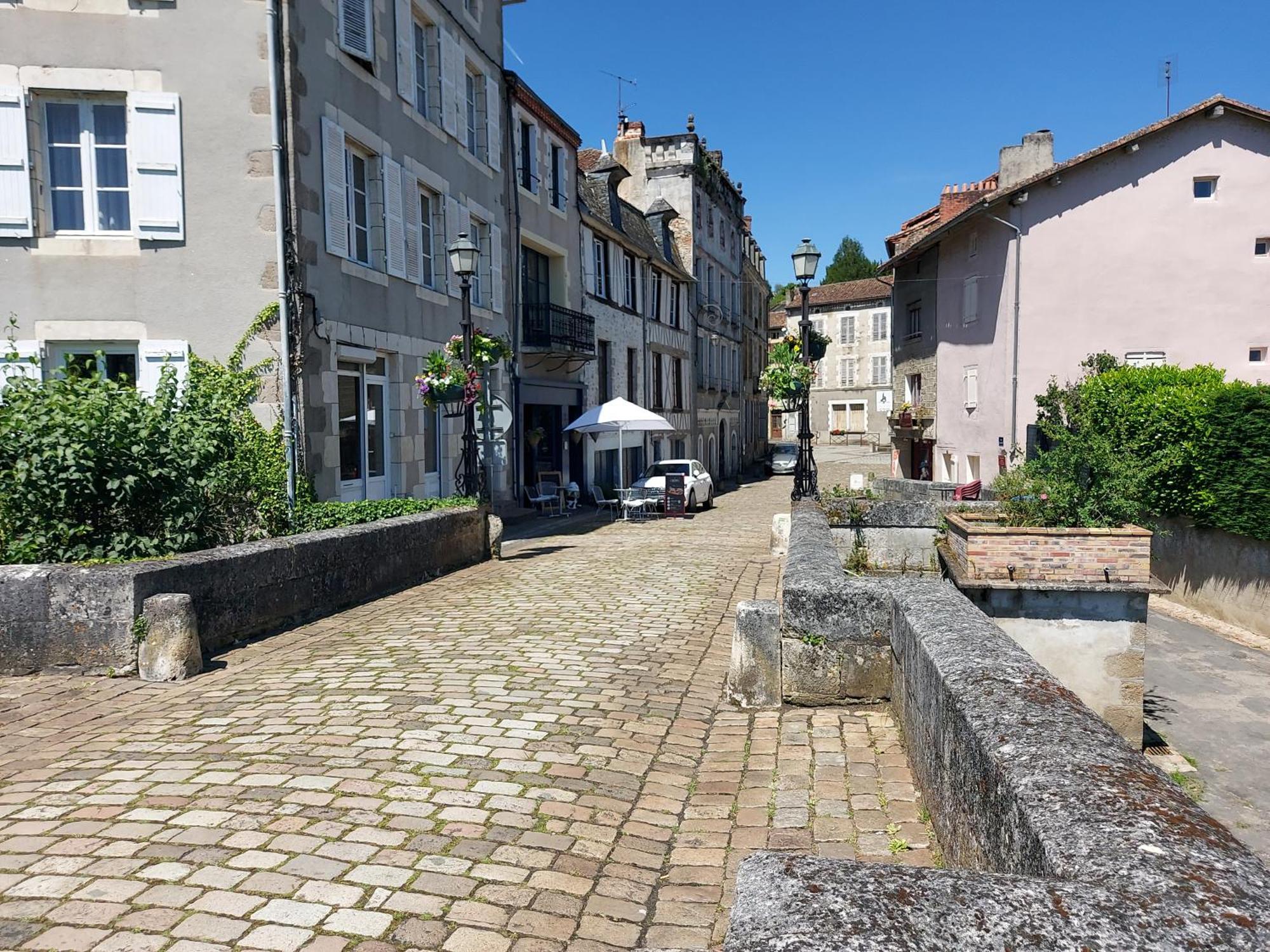 Charming Two Bedroom Gite With Beautiful Gardens Confolens Exteriér fotografie