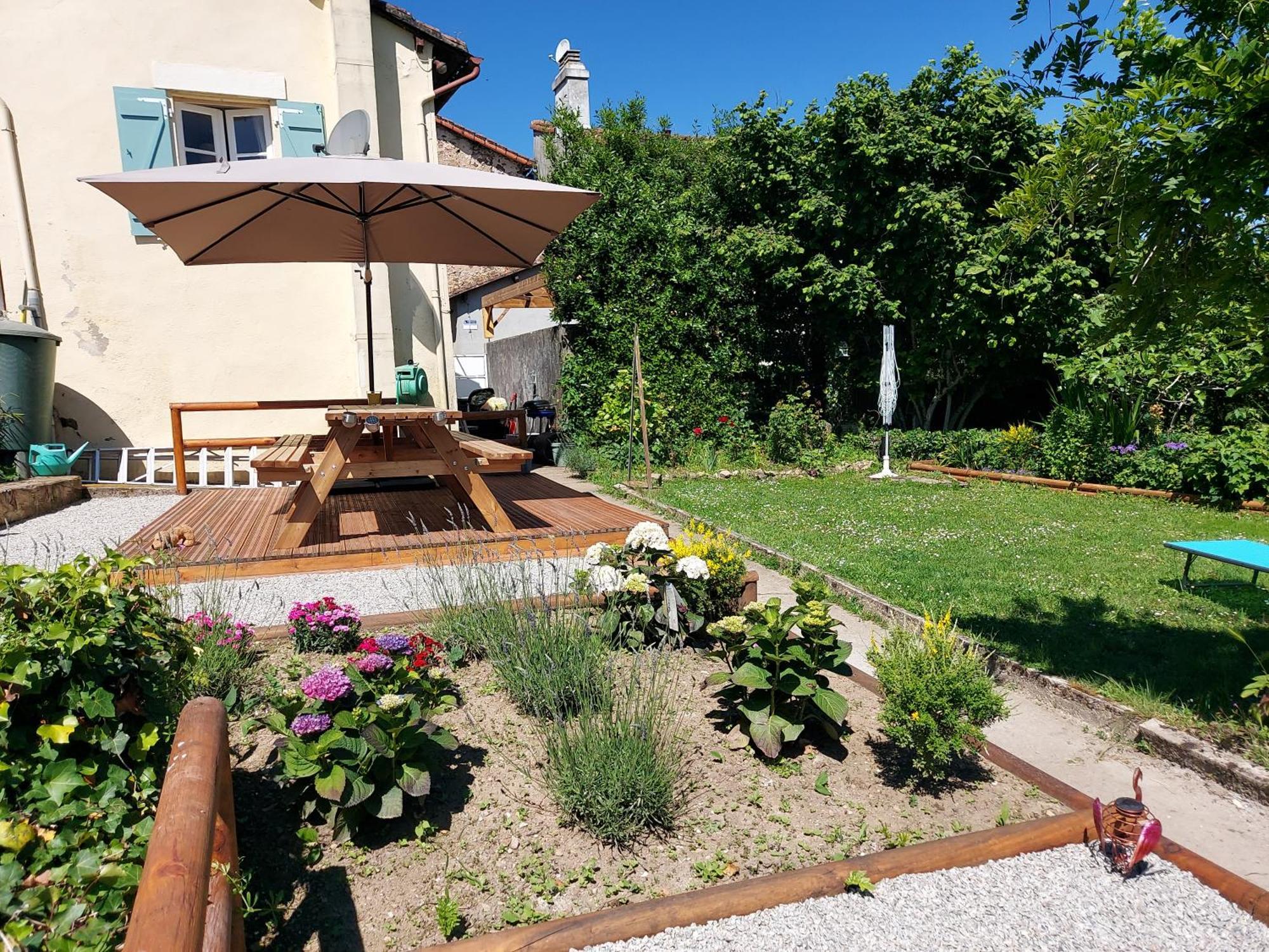 Charming Two Bedroom Gite With Beautiful Gardens Confolens Exteriér fotografie